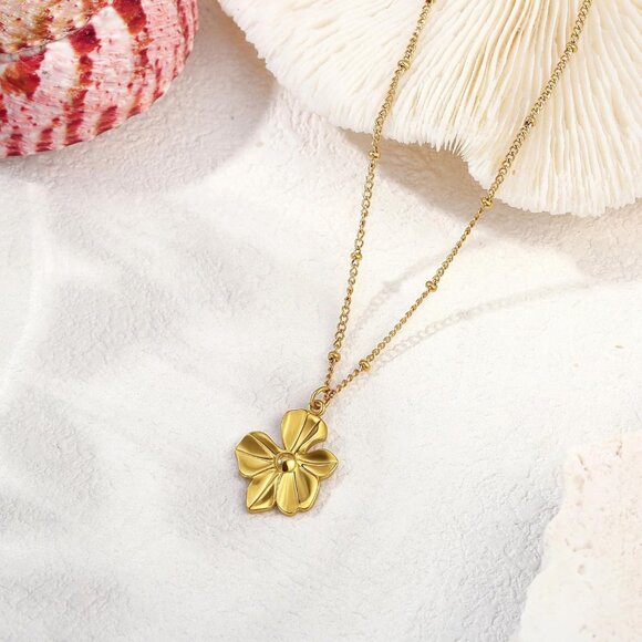 Stylish 14K Gold Heart Pendant Necklace - Elegant & Versatile for Any Occasion - Picture 5 of 6
